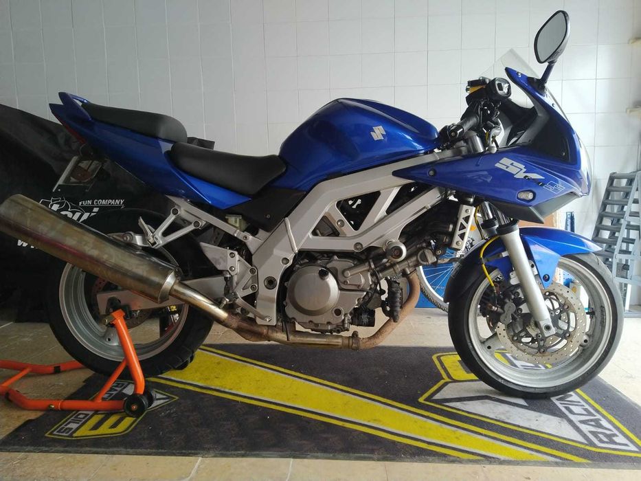 Suzuki SV650S  de 2005 (com suspensão nova Ohlins)