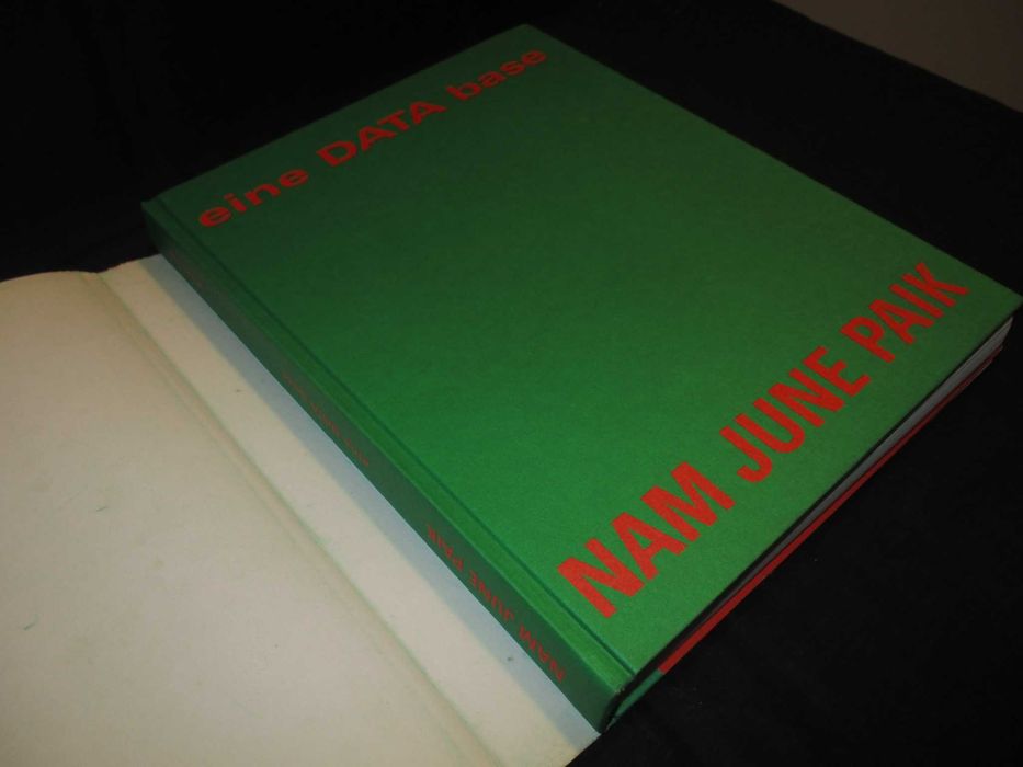 Livro Eine data Base Nam June Paik