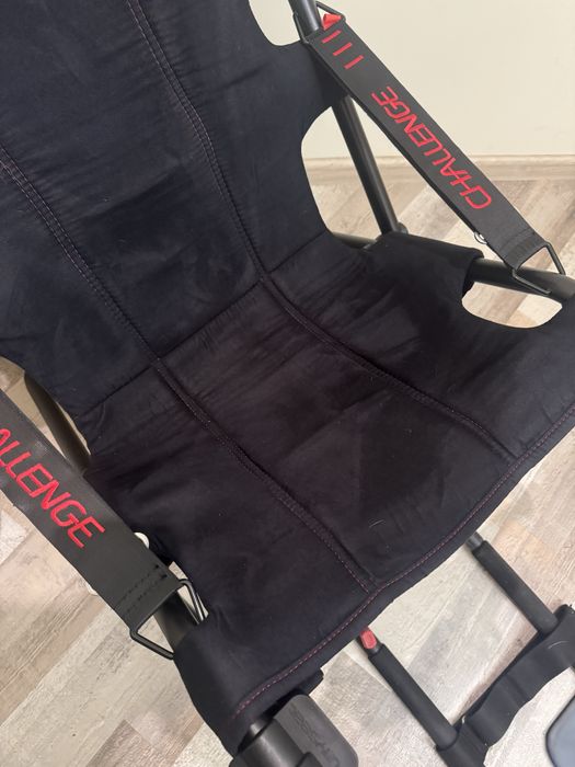 У наявності! Playseat Challenge Alcantara Edition