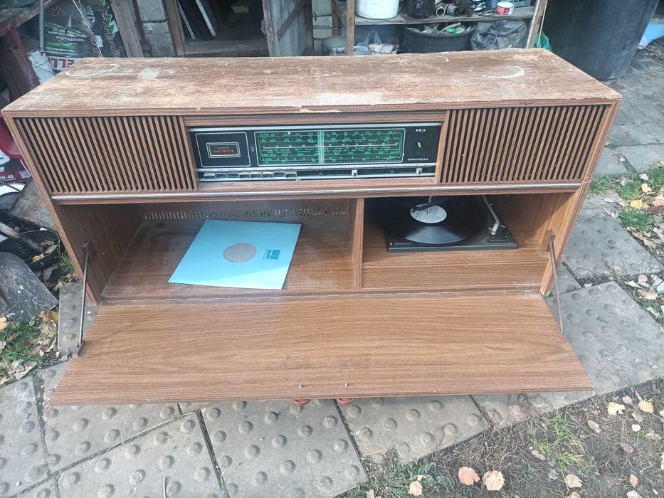 Szafa grająca grundig