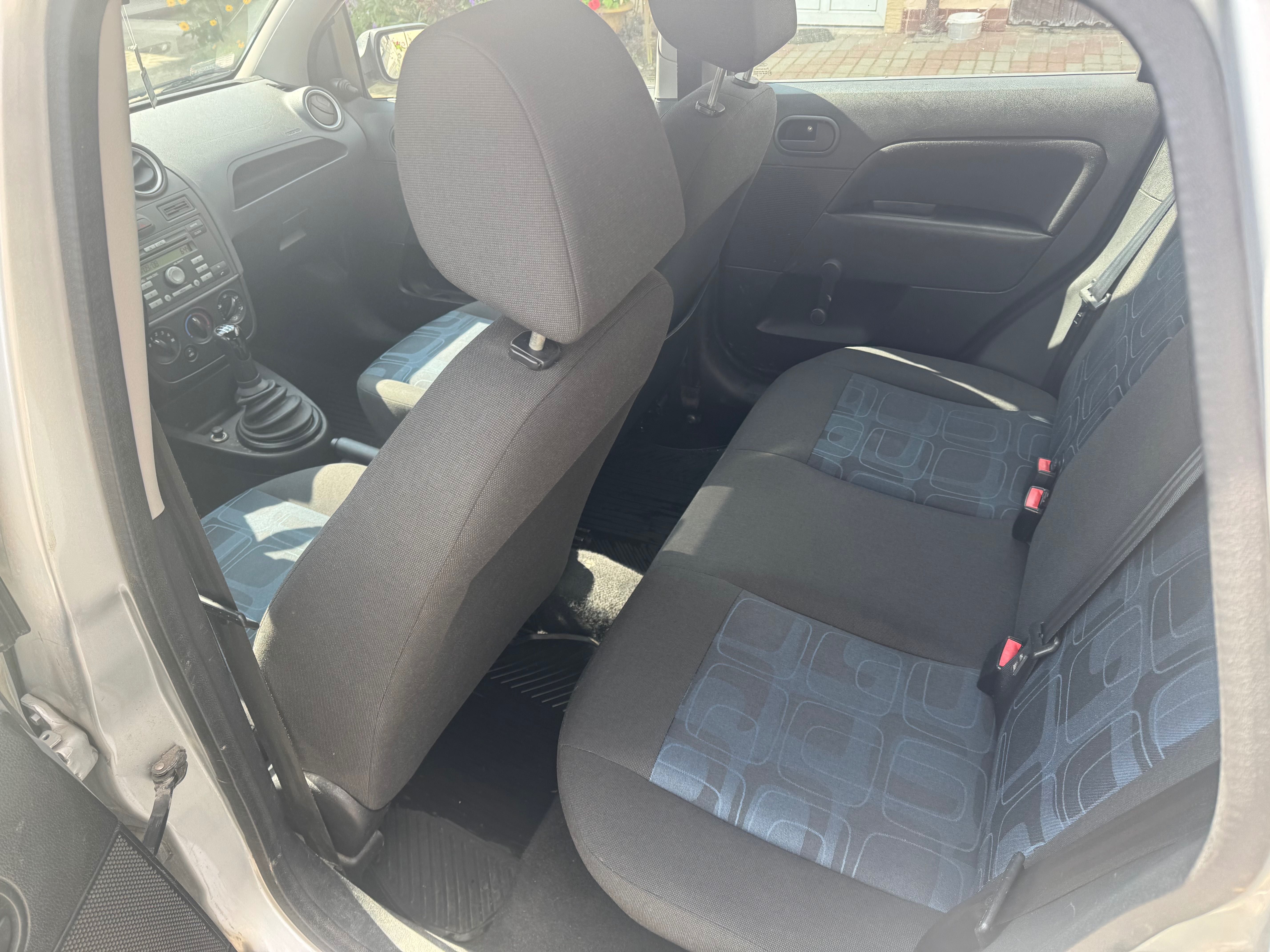 Ford fiesta 2008 z klimatyzacja mały przebieg