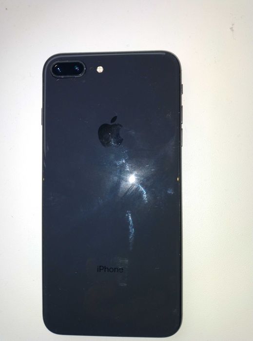 IPHONE 8+ из первых рук любимец семьи.