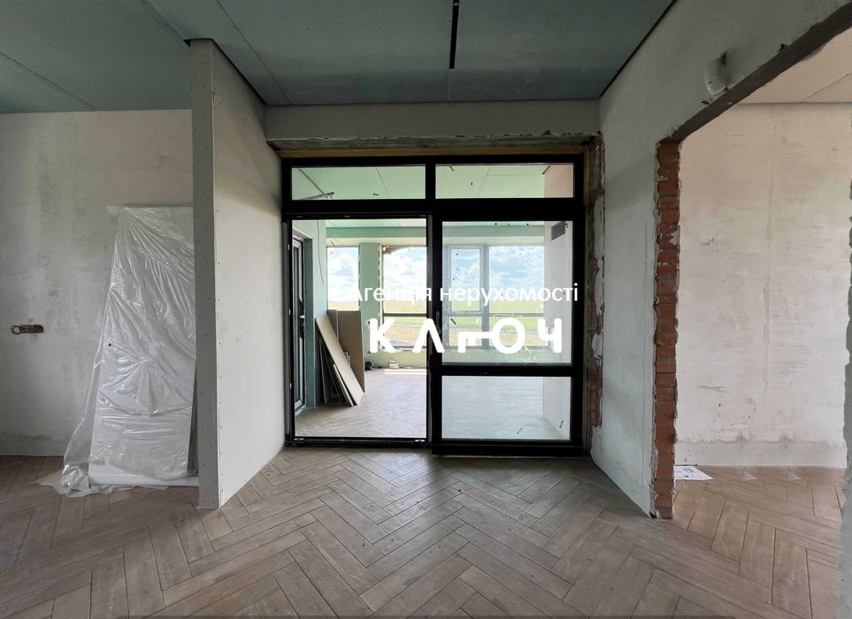 Продам сучасний будинок в мальовничому місці.