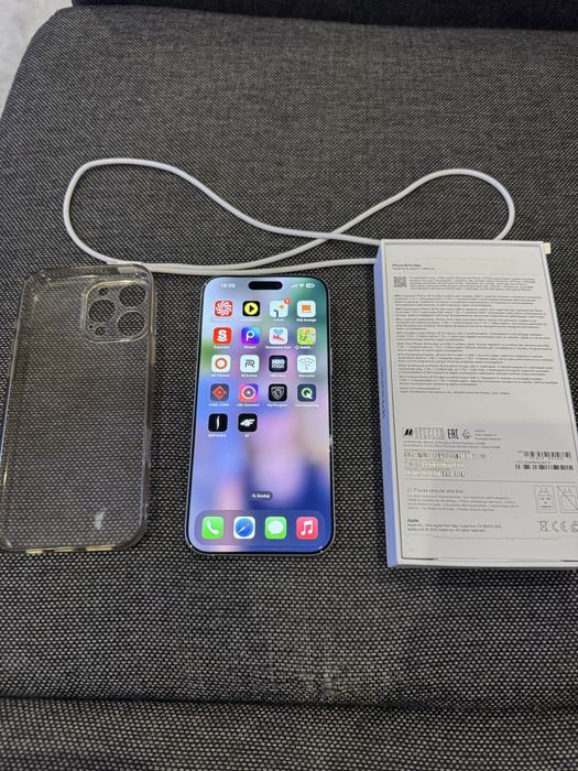 Smartfon Apple iPhone 16 Pro Max 8 GB / 256 GB 5G biały