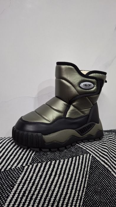 Дутіки теплі, не пропускають воду та вітер