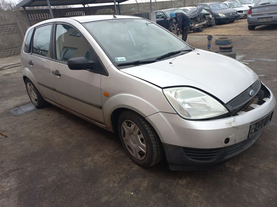 Ford Fiesta MK6 5D1.3 benzyna 03r wszystkie części