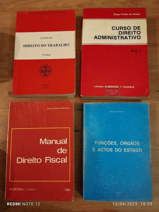 Conjunto de 26 livros de direito