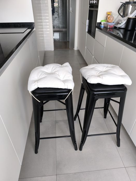 2 bancos altos para cozinha ou bancada de bar – pretos, pouco uso