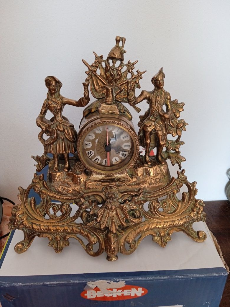 Relógio antigo em cobre