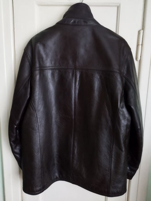 Шкіряна куртка коричнева.