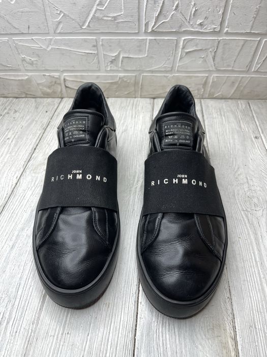 Крутые черные кожаные мокасины john richmond rock n' roll sneakers