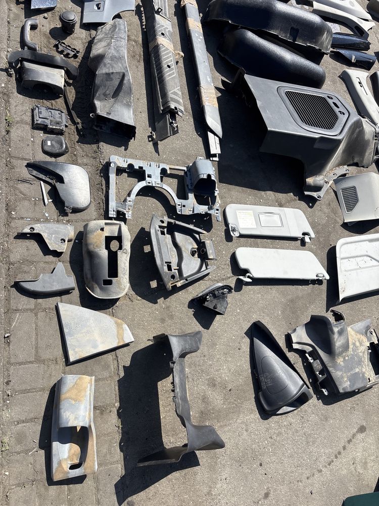 Transit custom 12-18 osobowy plastiki z wnetrza itp schowek