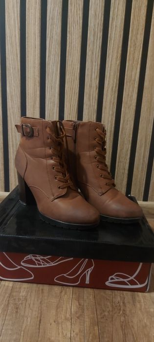 Botki brązowe r. 38
