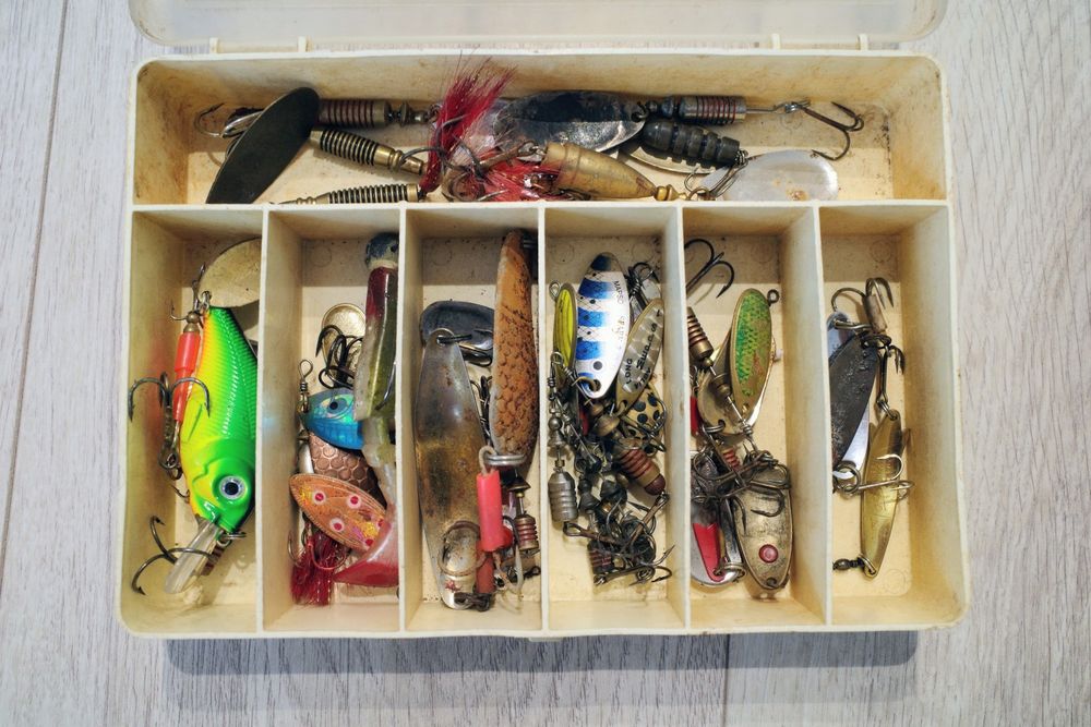 Zestaw wędkarski przynęty spławiki koszyki ciężarki akcesoria woblery