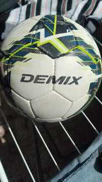 Мяч Demix 5 почти новый