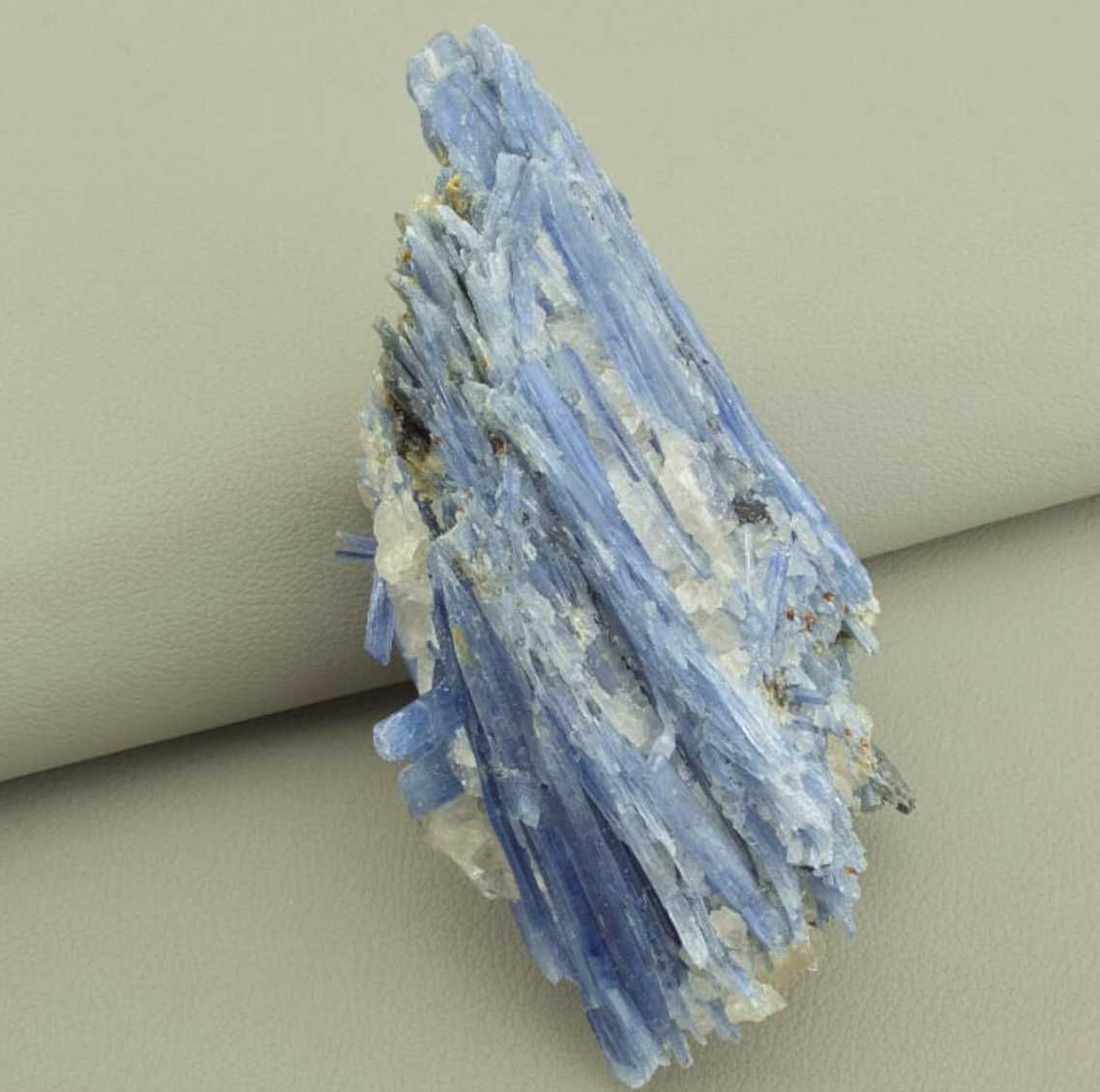 Мінерал Кіаніт натуральний , Кианит , образцы, зразки
