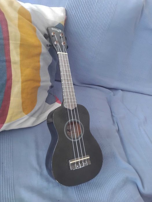 Cavaquinho usado em bom estado
