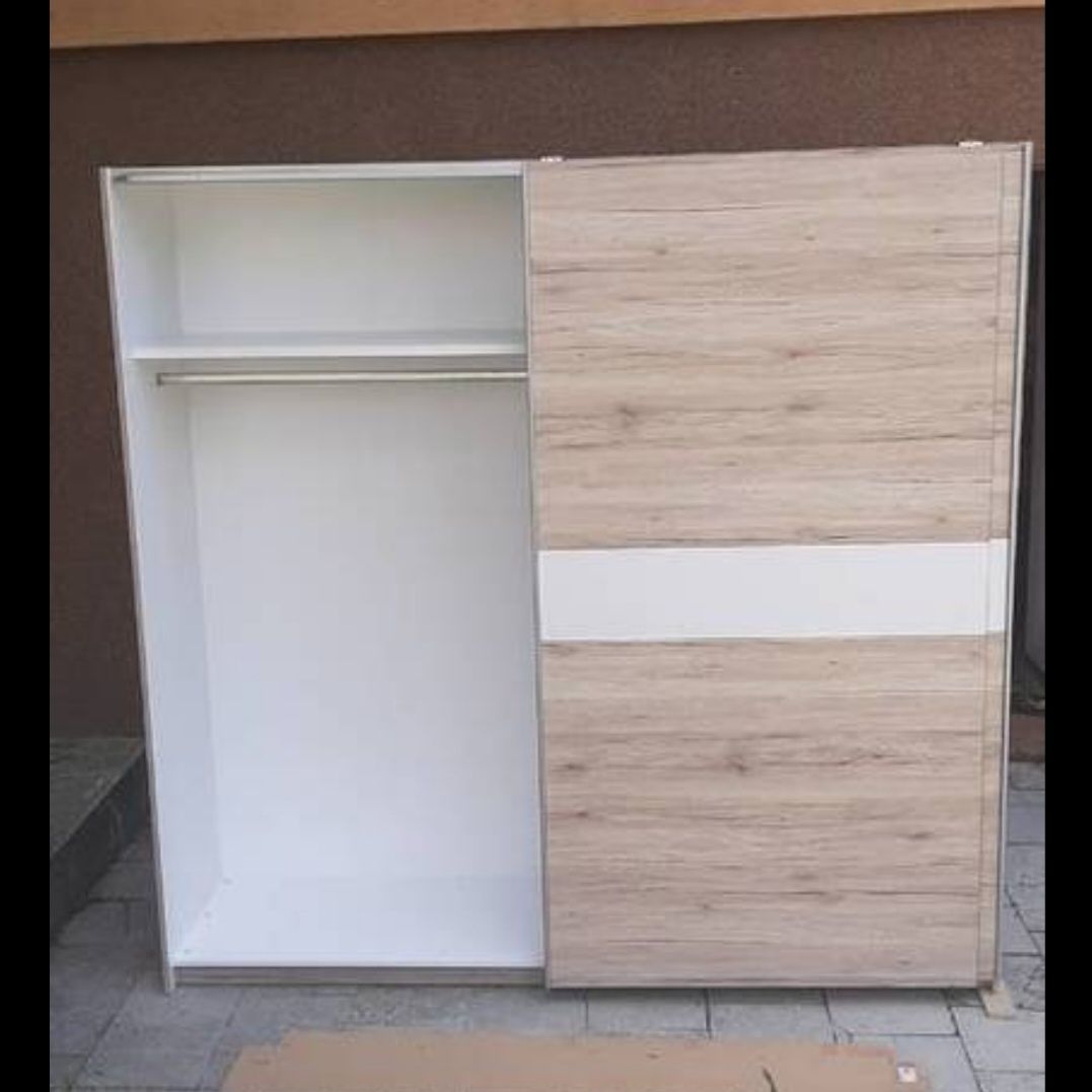 szafa przesuwna 216x210 cm