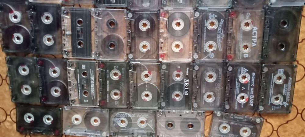 музичні аудіо касети з 90х років.аудиокассеты.