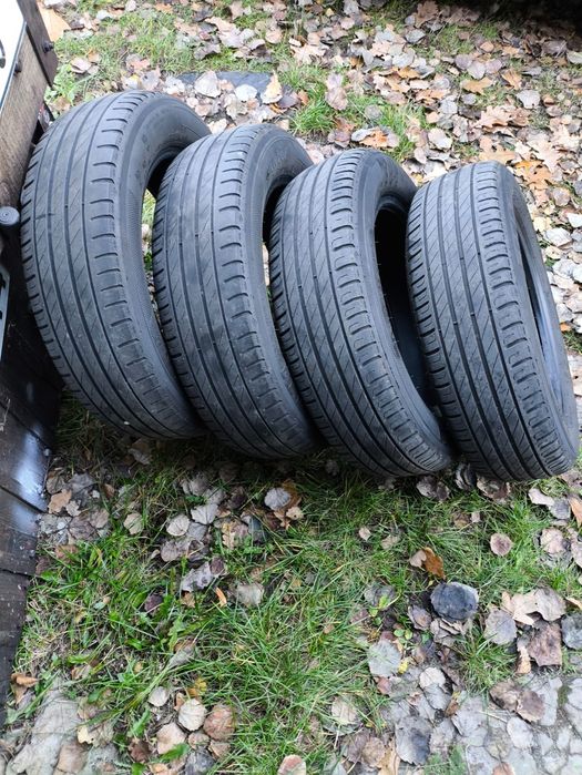 Sprzedam dwie opony plus dwie gratis.