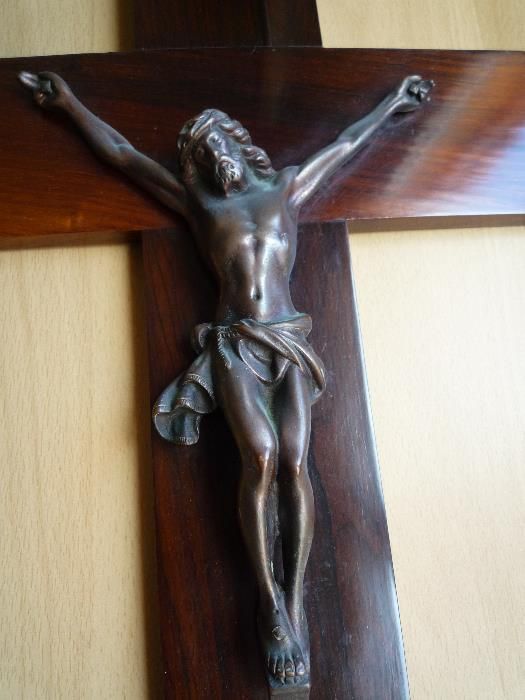 Cruz em Pau-Santo com Cristo em Bronze