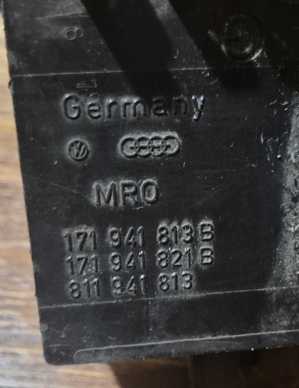 Moduł Przekaźników Skrzynka VW Passat B2 (81-87r.) 1,6 D. Oryginalny