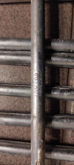 Kołki metalowe dybel do ościeżnicy