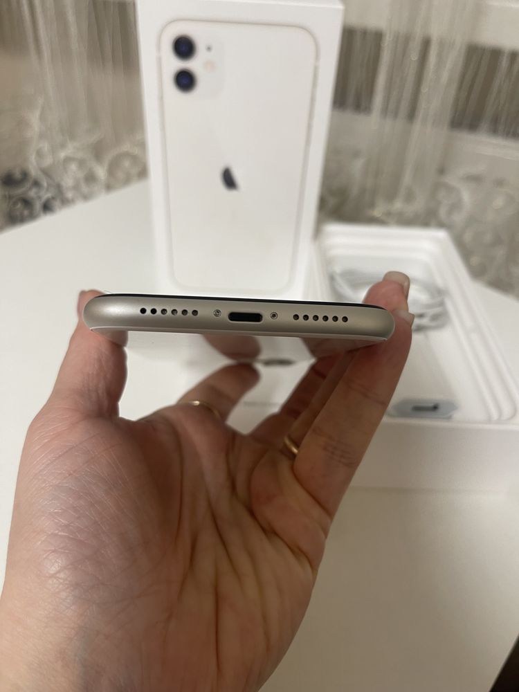 iPhone 11 64 в чудовому стані