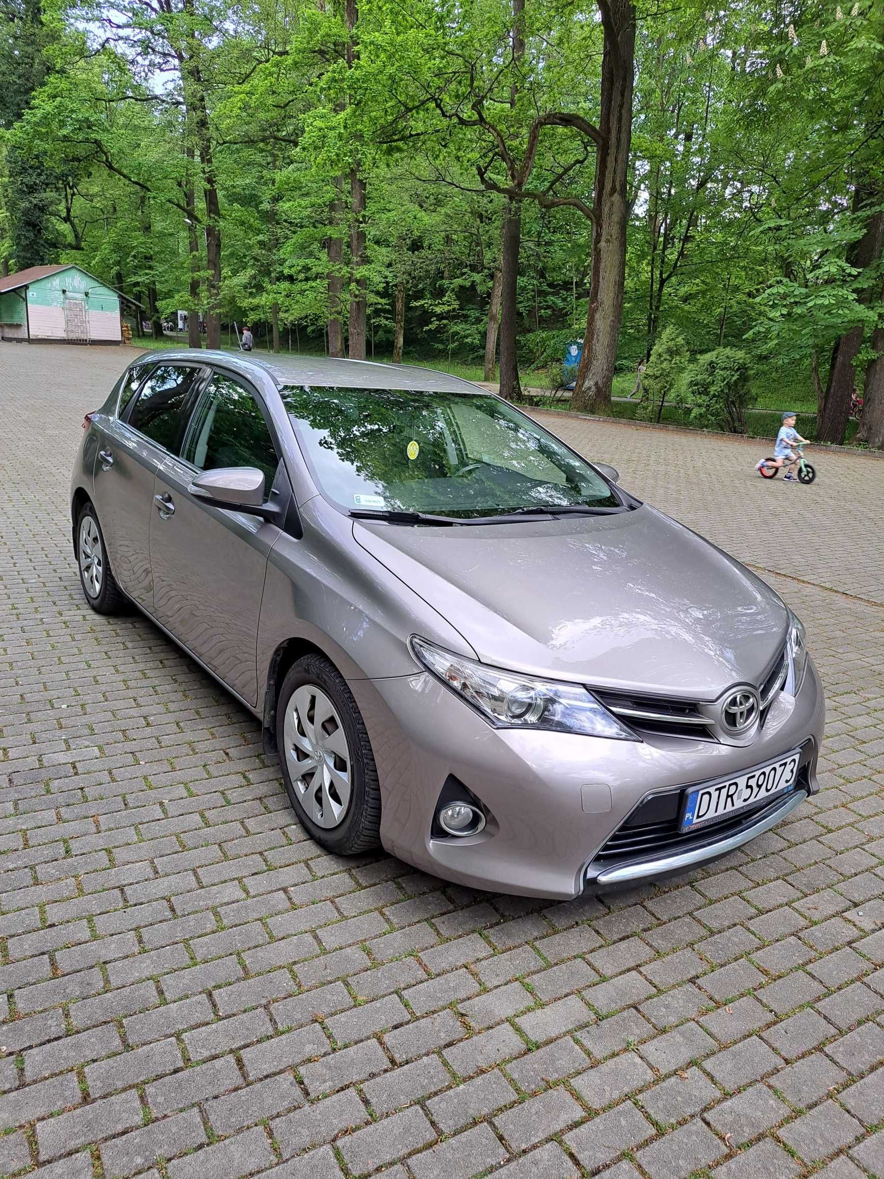 Toyota Auris  1.33 VVT, benzyna, rocznik 2014