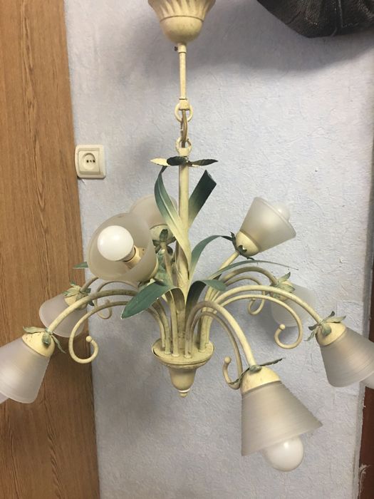 Красива стельова люстра на 9 плафонів в стилі «Флористика»