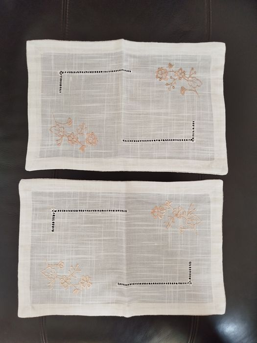 Naperons em linho 
1x - (84x28)