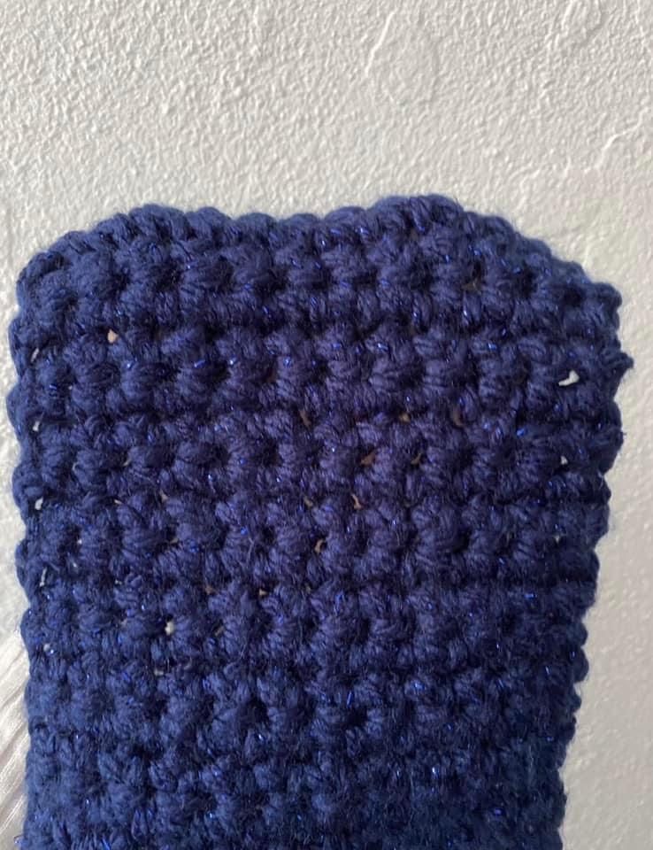 Cachecol em tricô - azul escuro com brilho - Handmade