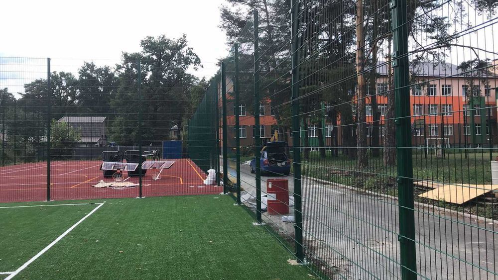 Паркан з сітки під ключ.Ворота хвіртки,секції стовпи. метал+цинк+фарба
