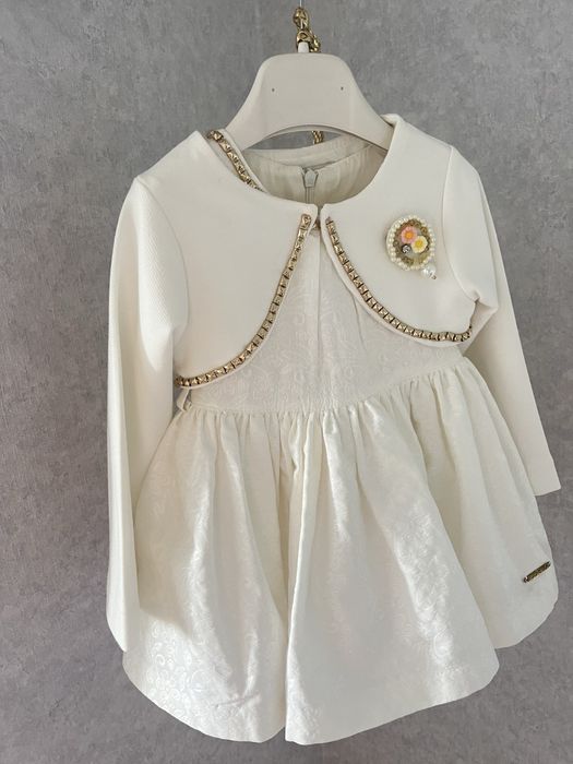 Плаття з накидкою,біле