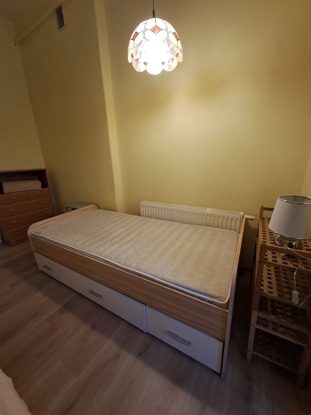 Pojedyncze łóżko z trzema szufladami 90x200 + materac gratis