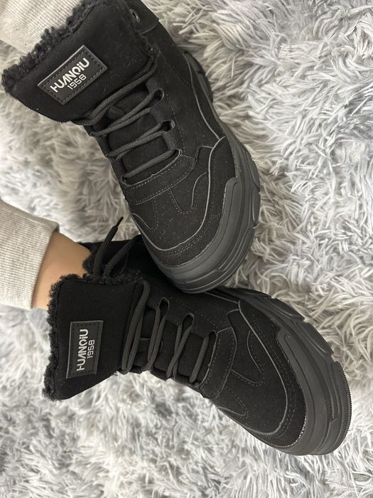 Зимові спортивні ботинки