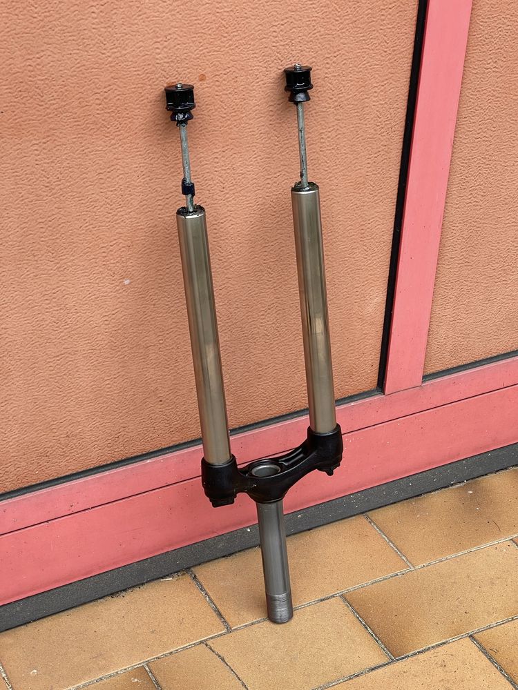 Widelec Amortyzowany 26” 1 1/8” RST GILA T5