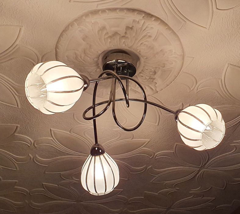 Lampa pokojowa mleczno-srebrna trójpunktowa