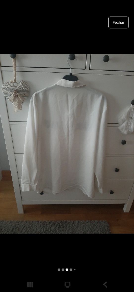 Camisa branca com pormenores
