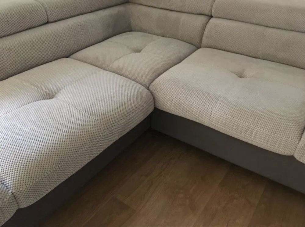 Vendo sofá com chaise long no lado esquerdo