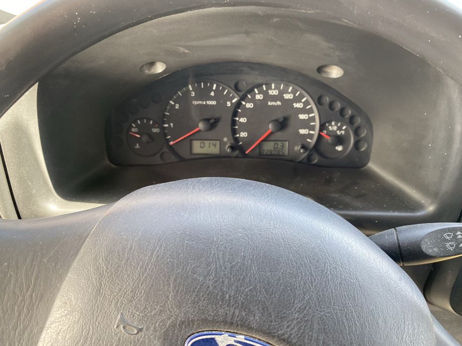Carrinha de tres lugares Ford Transit comercial 2000tddi, ano 2005