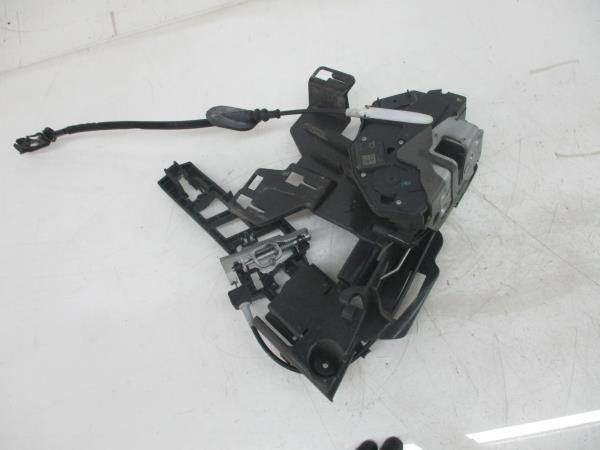 Fechadura / fecho porta frente esquerdo FORD Fiesta VI (CB1, CCN)