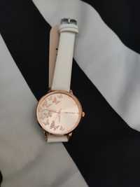 Nowy biały zegarek damski z motywem motylków
