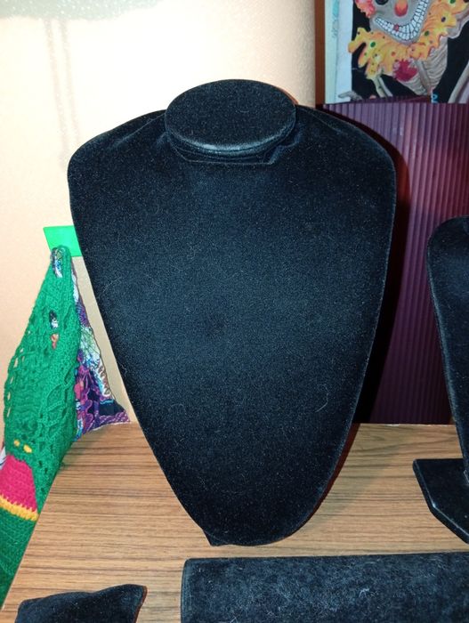 Lote de 11 expositores de acessorios preto em veludo- pulseiras/relogi