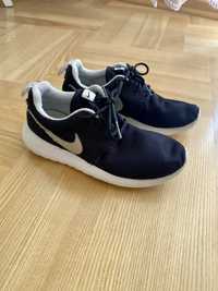 Buty sportowe firmy Nike 35