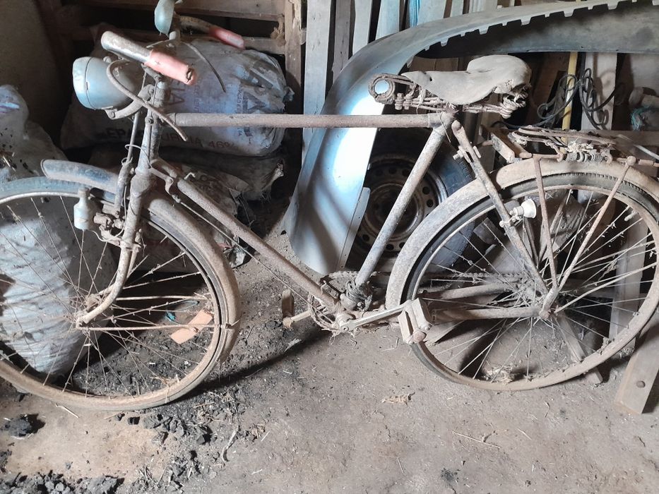 Duas bicicletas pasteleira