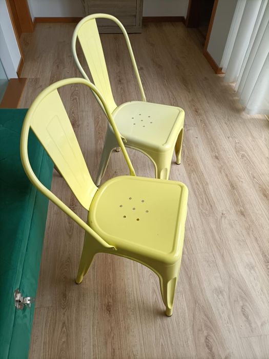 2 Cadeiras  em metal 10€