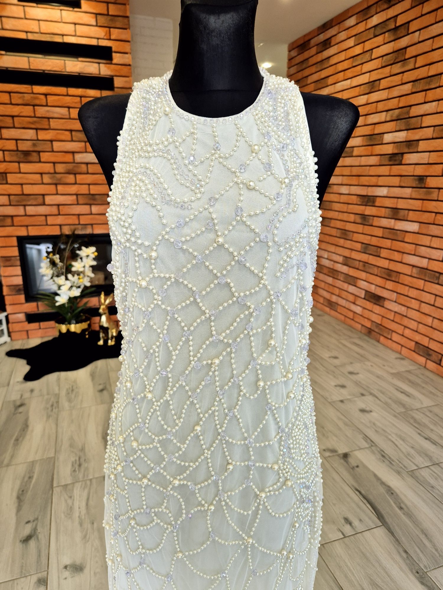 Elegancka sukienka maxi z odkrytymi plecami XXL