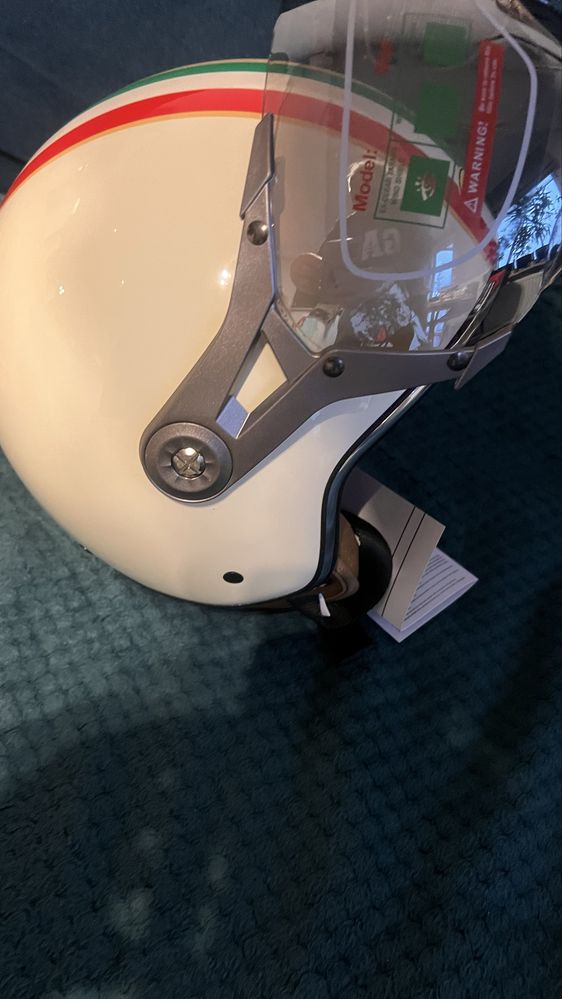 Piękny kask retro,nowy w kartonie.