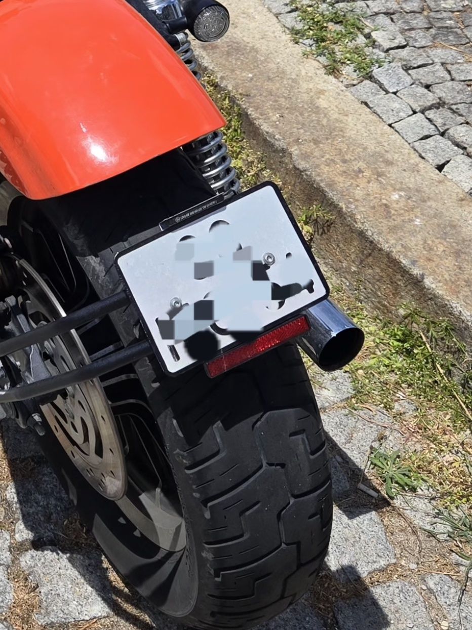 Harley davidson 883r